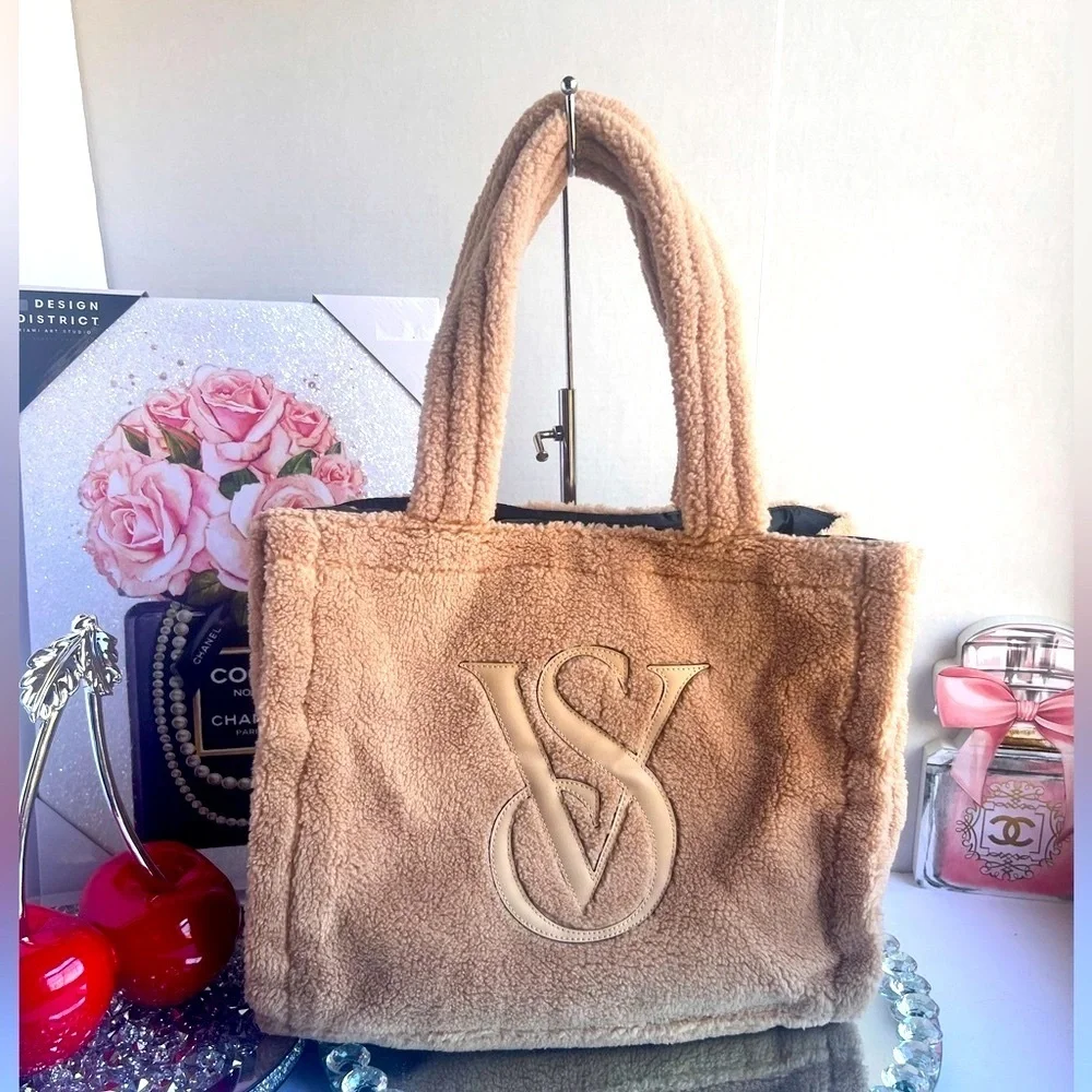 Victoria's Secret NWOT  PINK Warm Brown Cozy Plush Sherpa Snap Closure  Tote Bag
